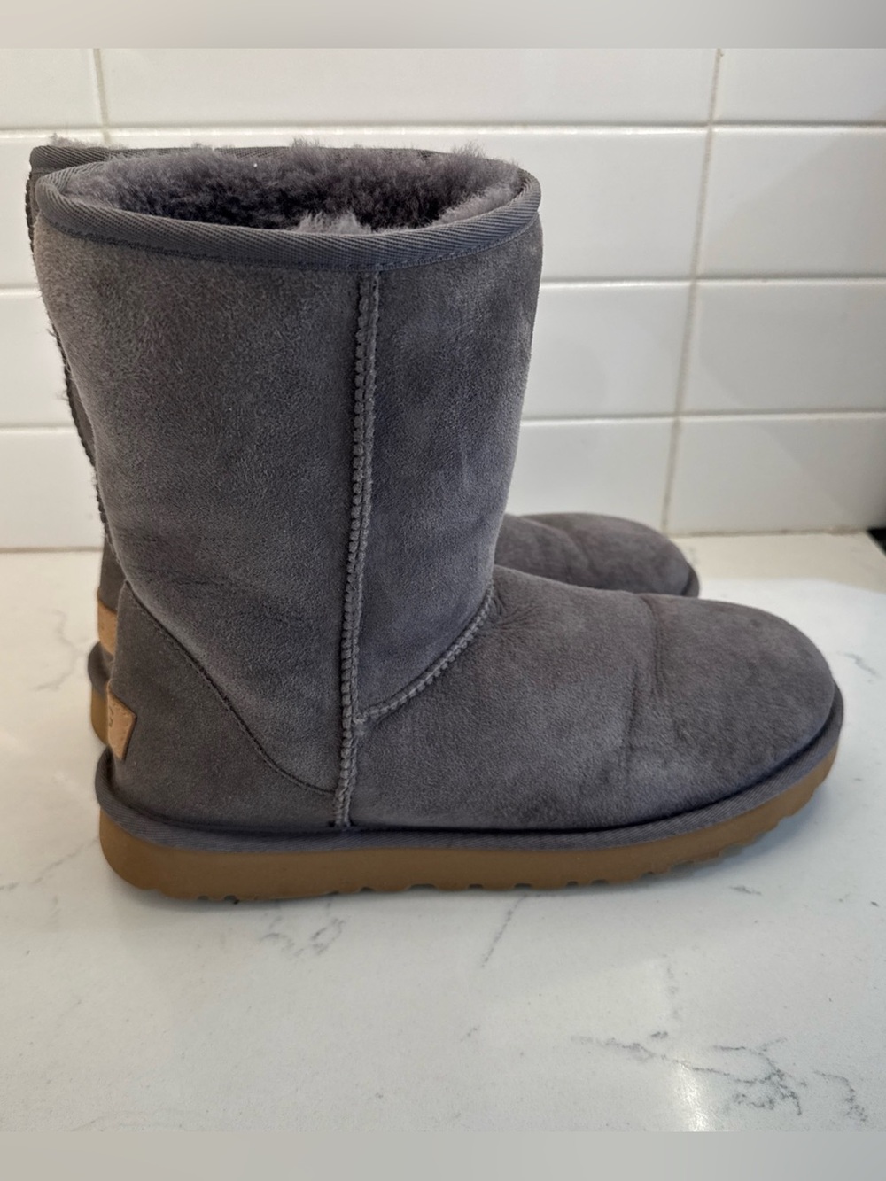 UGG Australia Women's Classic Short Boot Size 10 Grey Suede Fur Lined Pull On